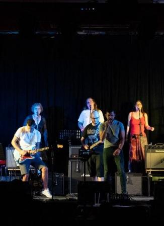 Live band